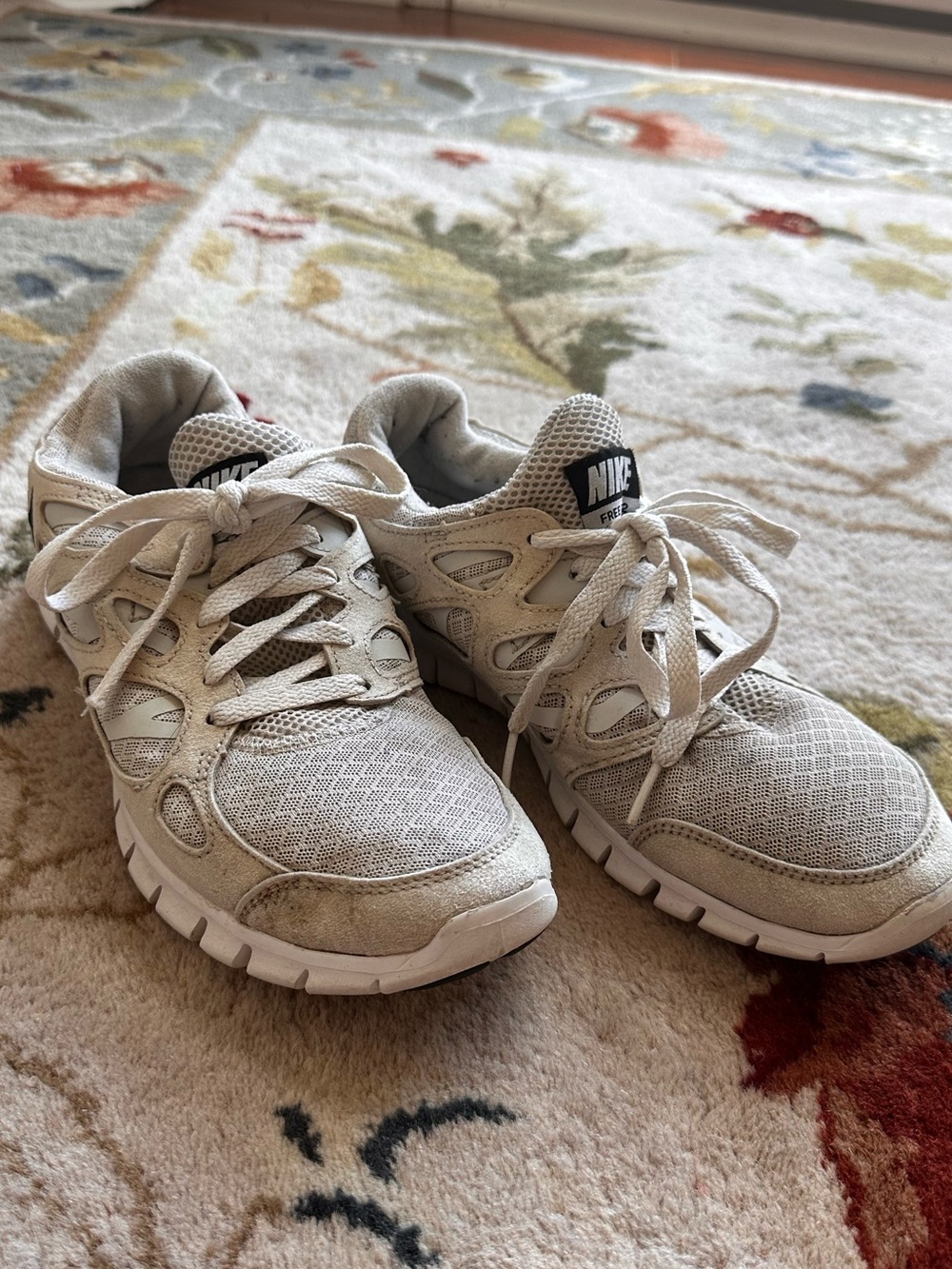 Nike Women’s Free Run 2 Gray / White 8.5 Pre-owned
